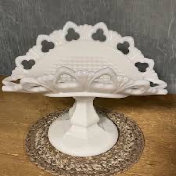 Vintage Milk Glass Banana Fruit Compote, Rare Lattice Edged Pedestal Milk Glass - Picture 5 of 6